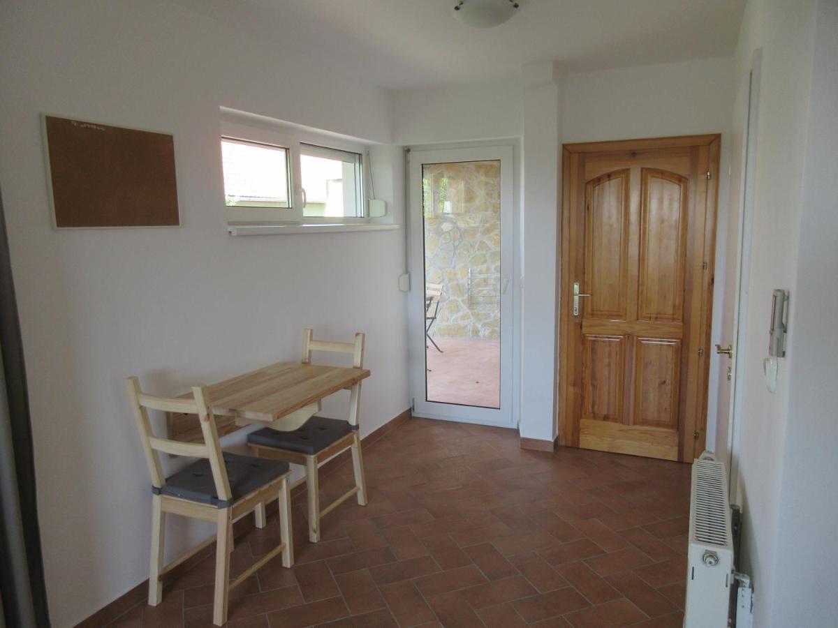 Mediterran Vendeghaz Hotell Velence Exteriör bild