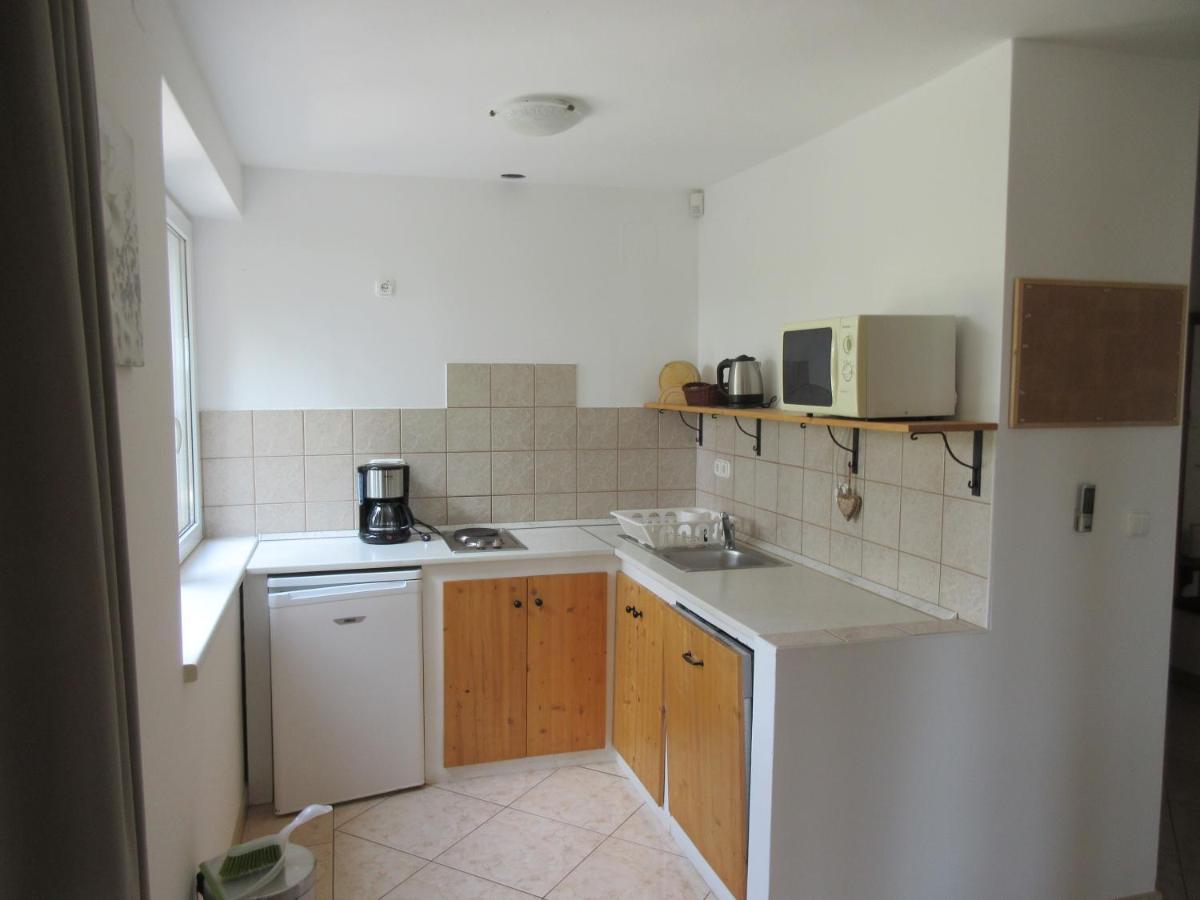 Mediterran Vendeghaz Hotell Velence Exteriör bild