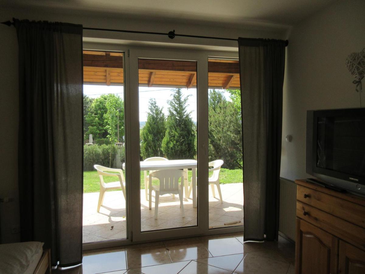 Mediterran Vendeghaz Hotell Velence Exteriör bild