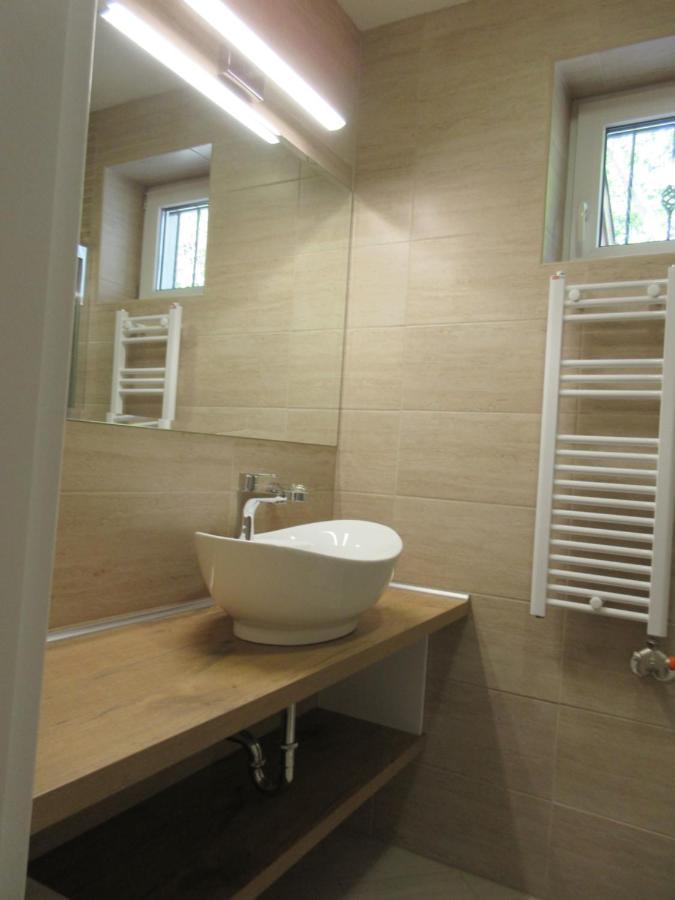 Mediterran Vendeghaz Hotell Velence Exteriör bild