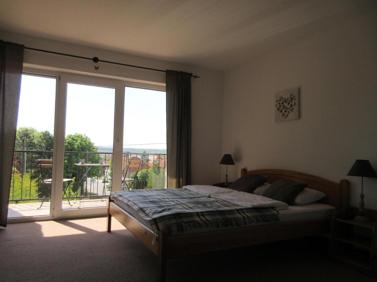 Mediterran Vendeghaz Hotell Velence Exteriör bild