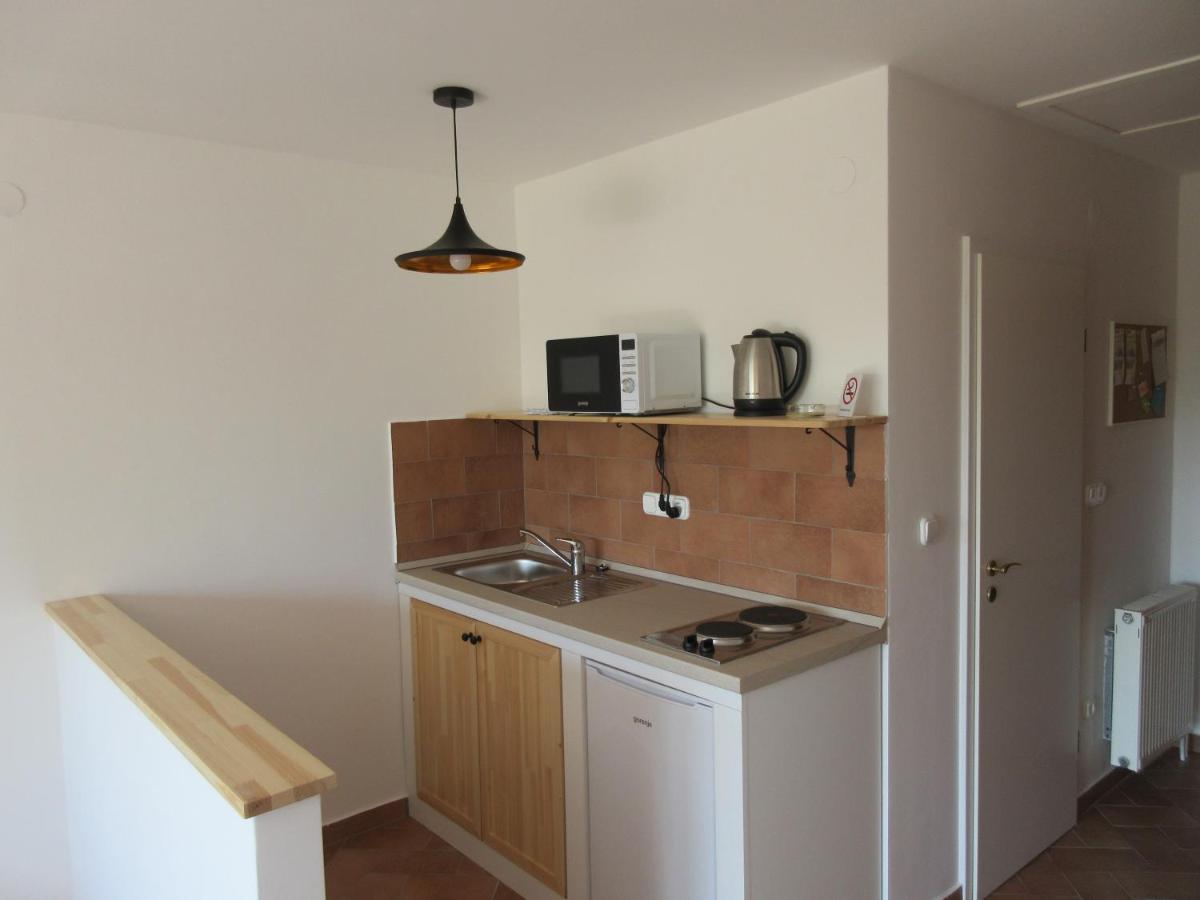 Mediterran Vendeghaz Hotell Velence Exteriör bild