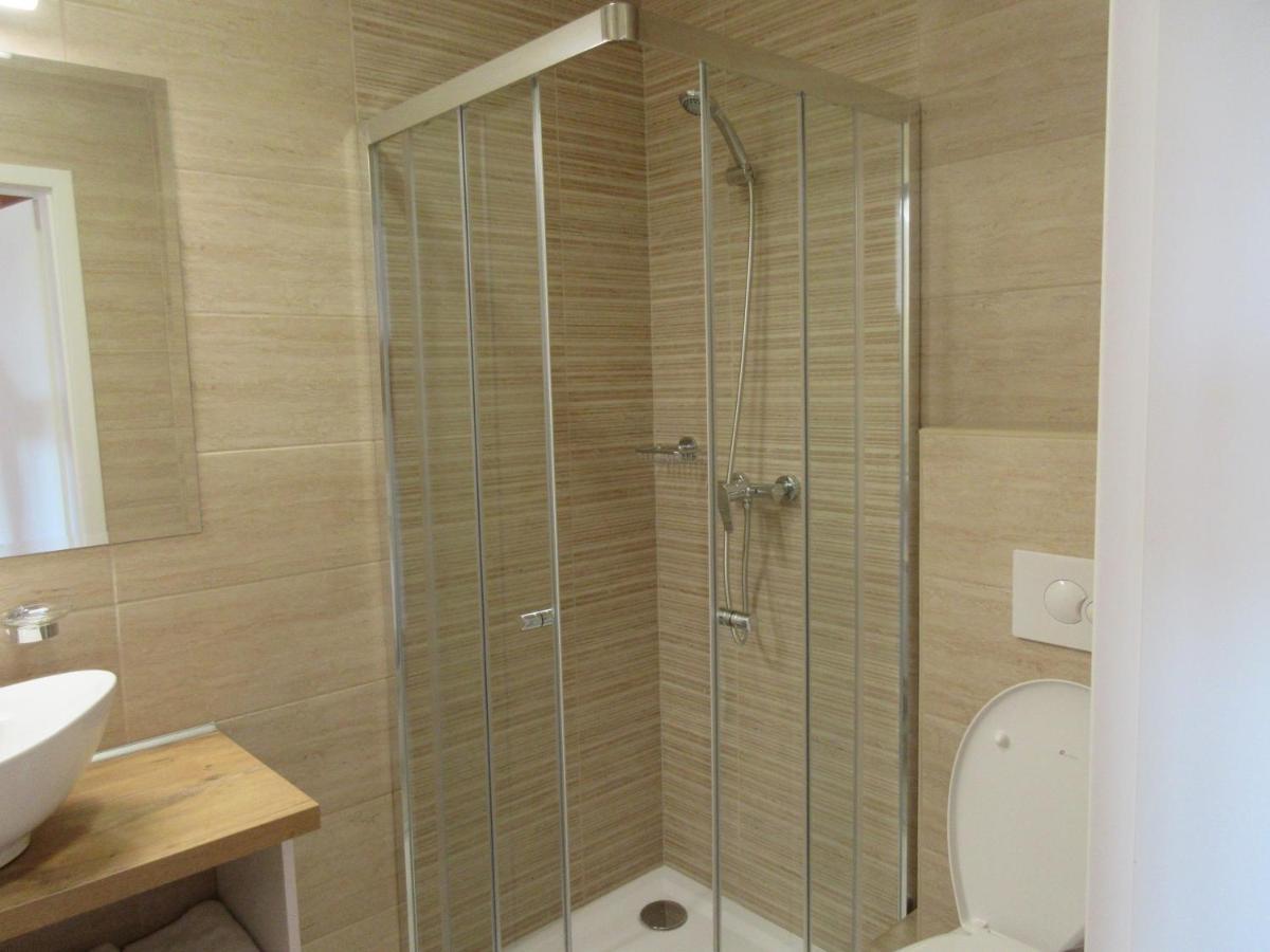 Mediterran Vendeghaz Hotell Velence Exteriör bild