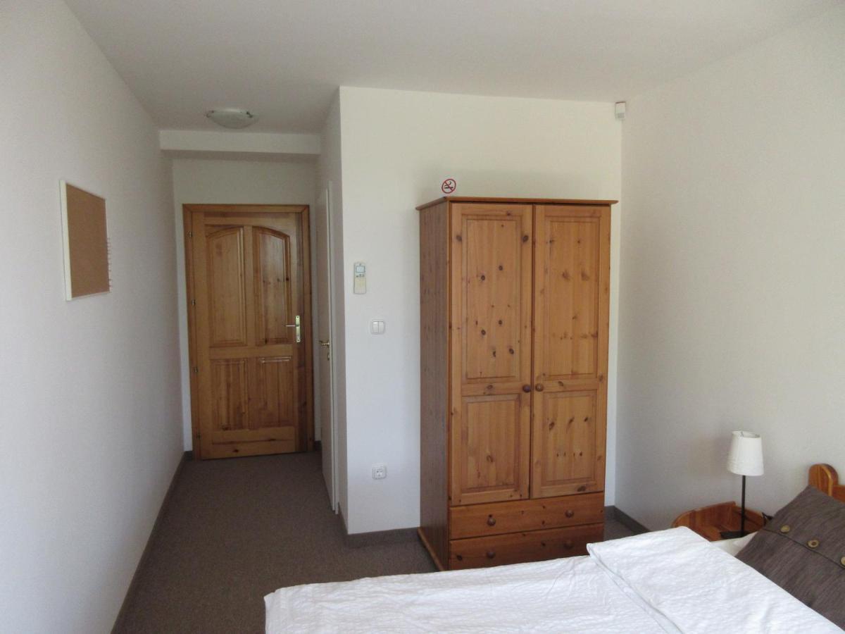 Mediterran Vendeghaz Hotell Velence Exteriör bild