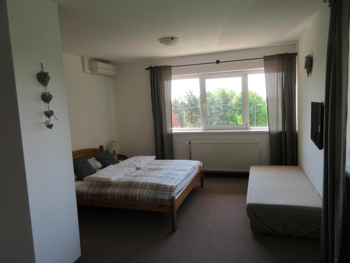 Mediterran Vendeghaz Hotell Velence Exteriör bild